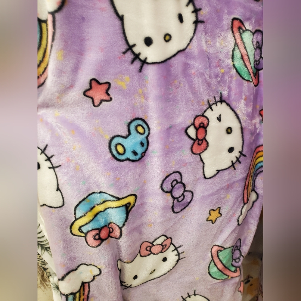 Hello Kitty Spring Fun Blanket-NWT - Picture 4 of 4